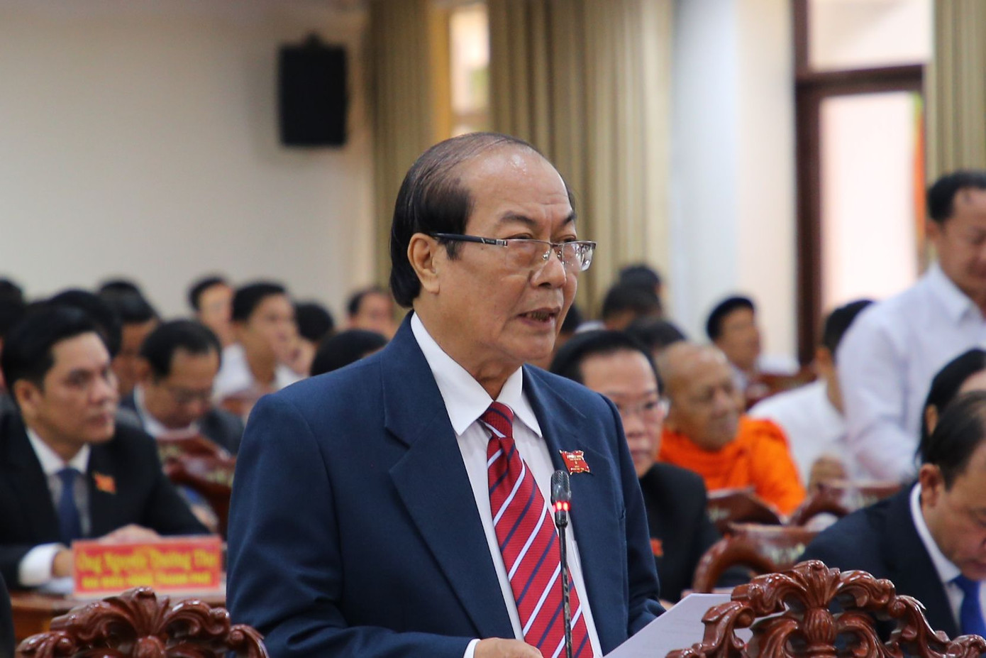 Đại biểu Nguyễn Văn Dũng chất vấn lãnh đạo sở, ngành. Ảnh: Nhật Huy.