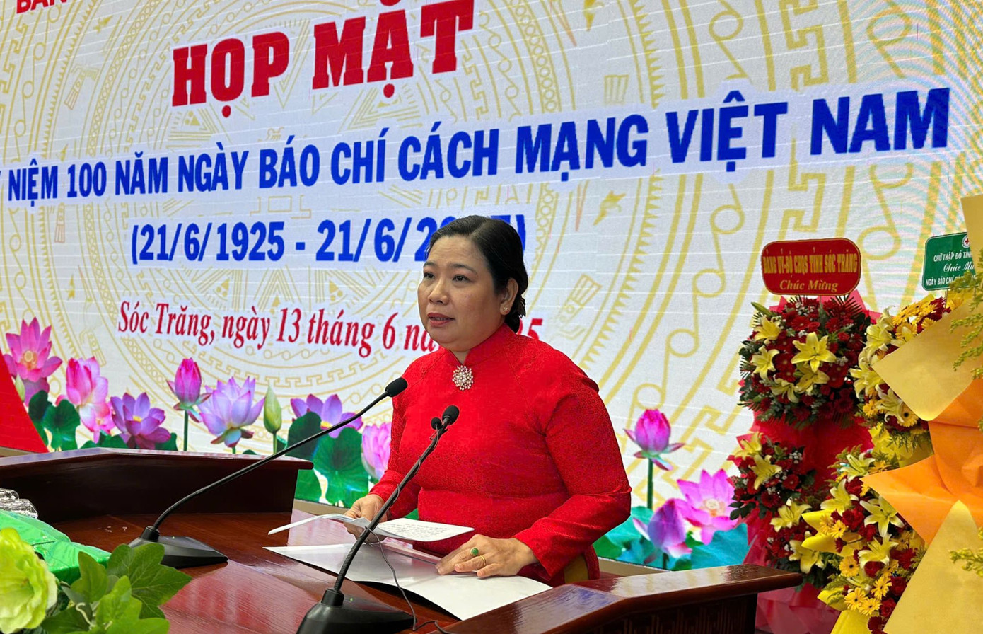 Bà Hồ Thị Cẩm Đào - Phó Bí thư Thường trực Tỉnh ủy, Chủ tịch HĐND tỉnh Sóc Trăng. Bà Hồ Thị Cẩm Đào - Phó Bí thư Thường trực Tỉnh ủy, Chủ tịch HĐND tỉnh Sóc Trăng.