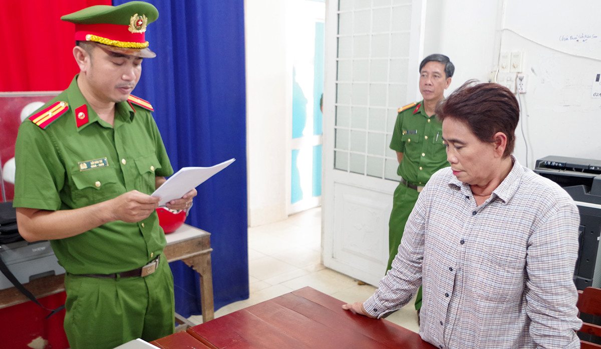 Thi hành lệnh bắt tạm giam bị can Lê Thị Tiền. Thi hành lệnh bắt tạm giam bị can Lê Thị Tiền.