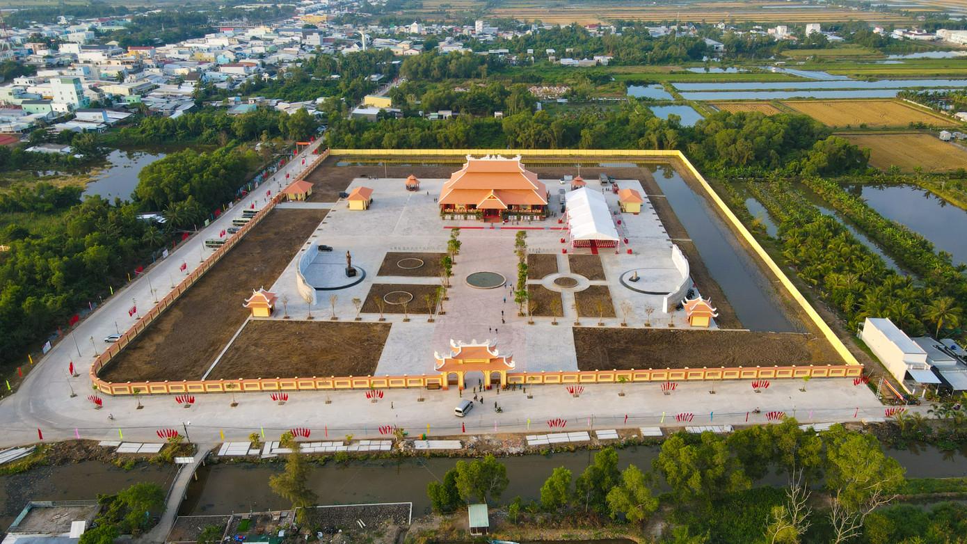 Toàn cảnh Khu chứng tích chiến tranh rừng tràm Bang Biện Phú và Đền thờ anh hùng liệt sĩ, người có công ở huyện Vĩnh Thuận. Toàn cảnh Khu chứng tích chiến tranh rừng tràm Bang Biện Phú và Đền thờ anh hùng liệt sĩ, người có công ở huyện Vĩnh Thuận.