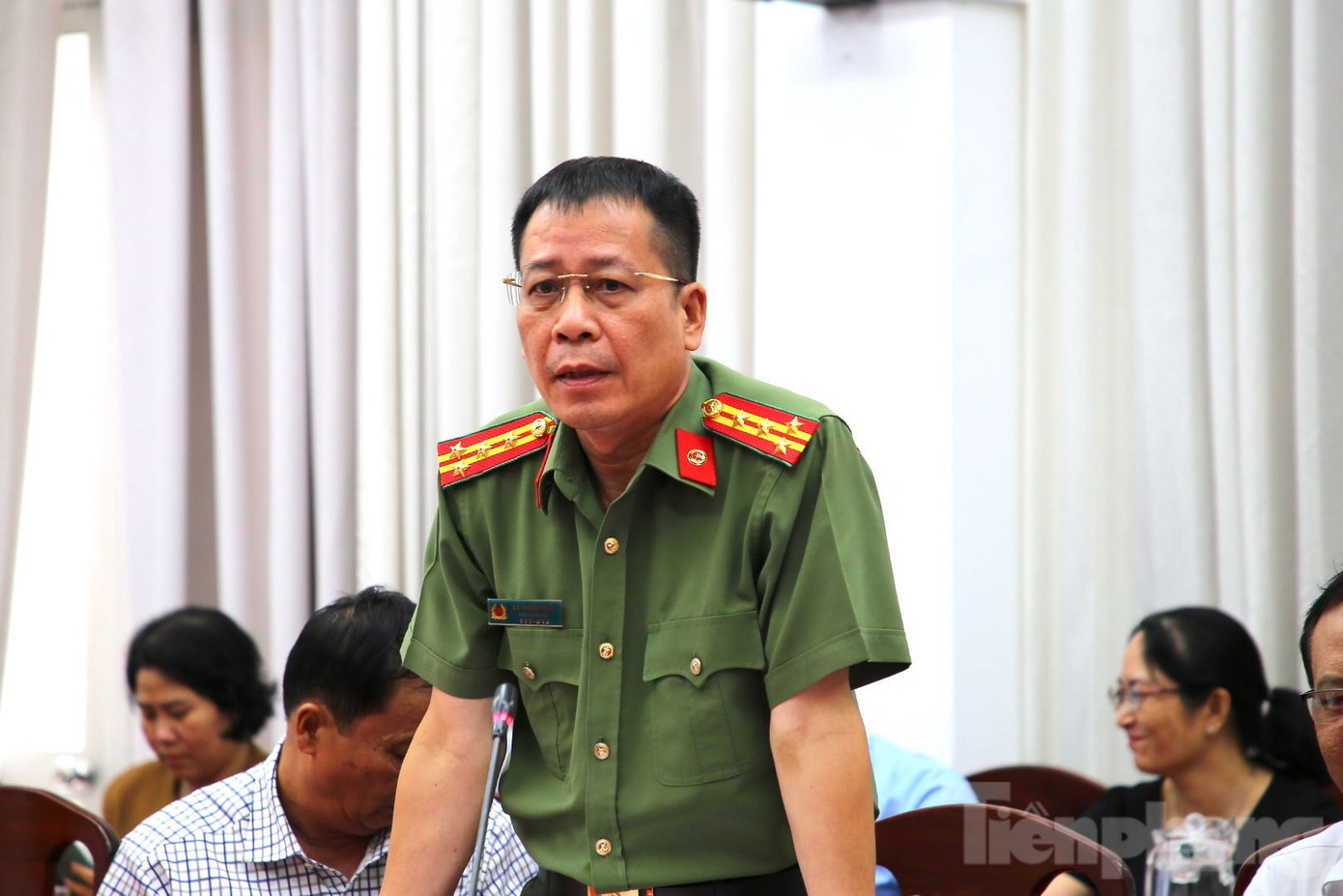 Đại tá Vũ Thành Thức – Phó Giám đốc Công an TP. Cần Thơ trả lời tại buổi họp báo định kỳ quý II/2/2023. Ảnh: Nhật Huy. Đại tá Vũ Thành Thức – Phó Giám đốc Công an TP. Cần Thơ trả lời tại buổi họp báo định kỳ quý II/2/2023. Ảnh: Nhật Huy.