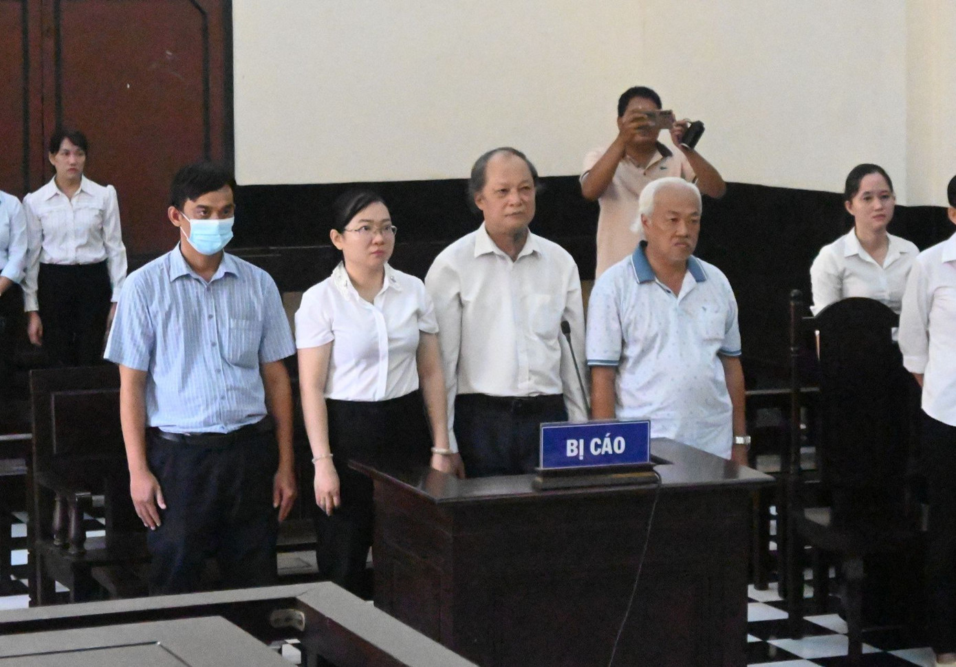 Các bị cáo tại phiên toà. Ảnh: P.V Các bị cáo tại phiên toà. Ảnh: P.V