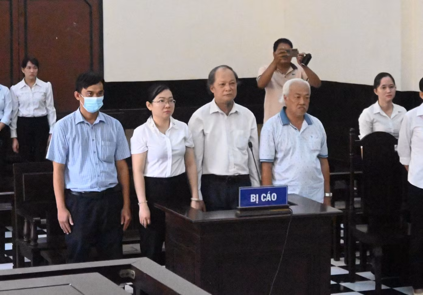 Các bị cáo tại phiên toà. Ảnh: P.V Các bị cáo tại phiên toà. Ảnh: P.V