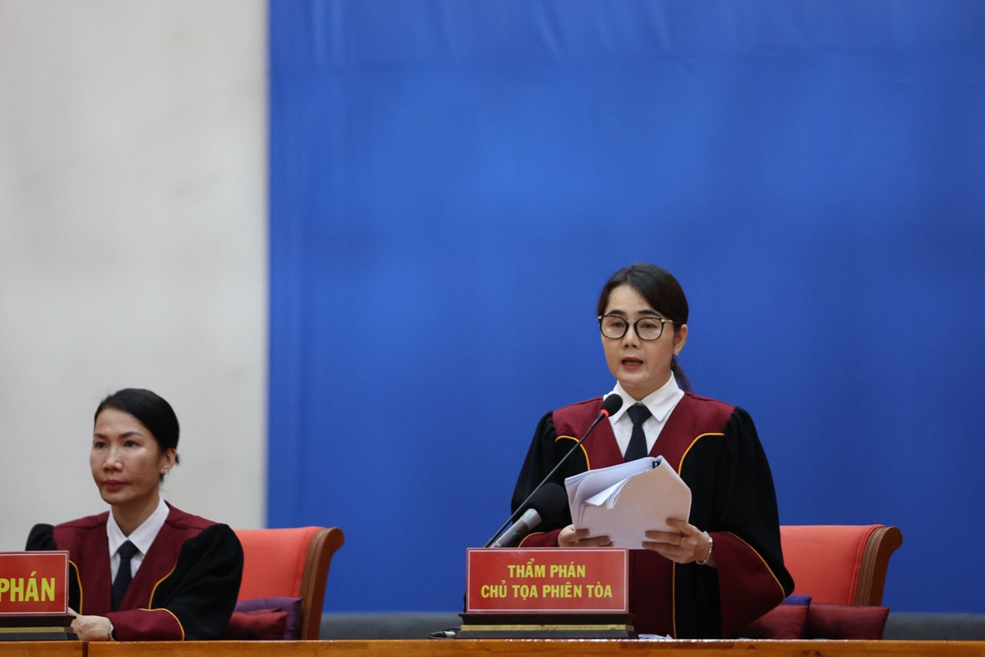 Hội đồng xét xử tuyên án.