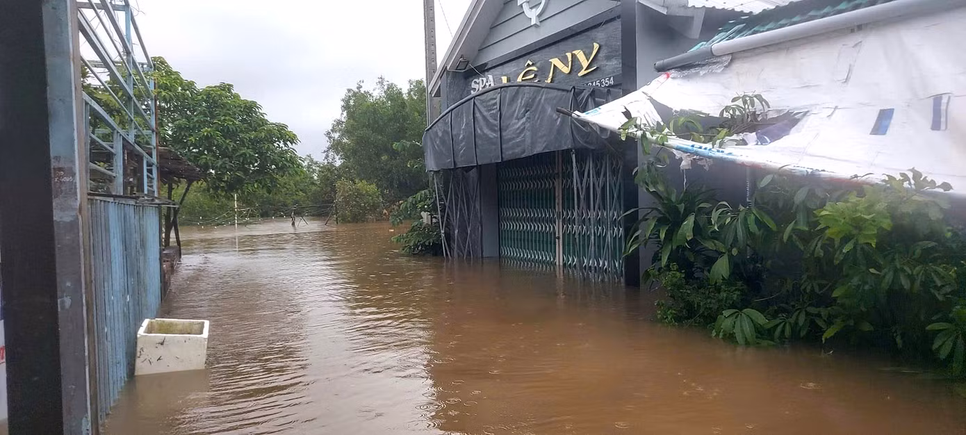 Ngập ở khu phố 10, phường Dương Đông.