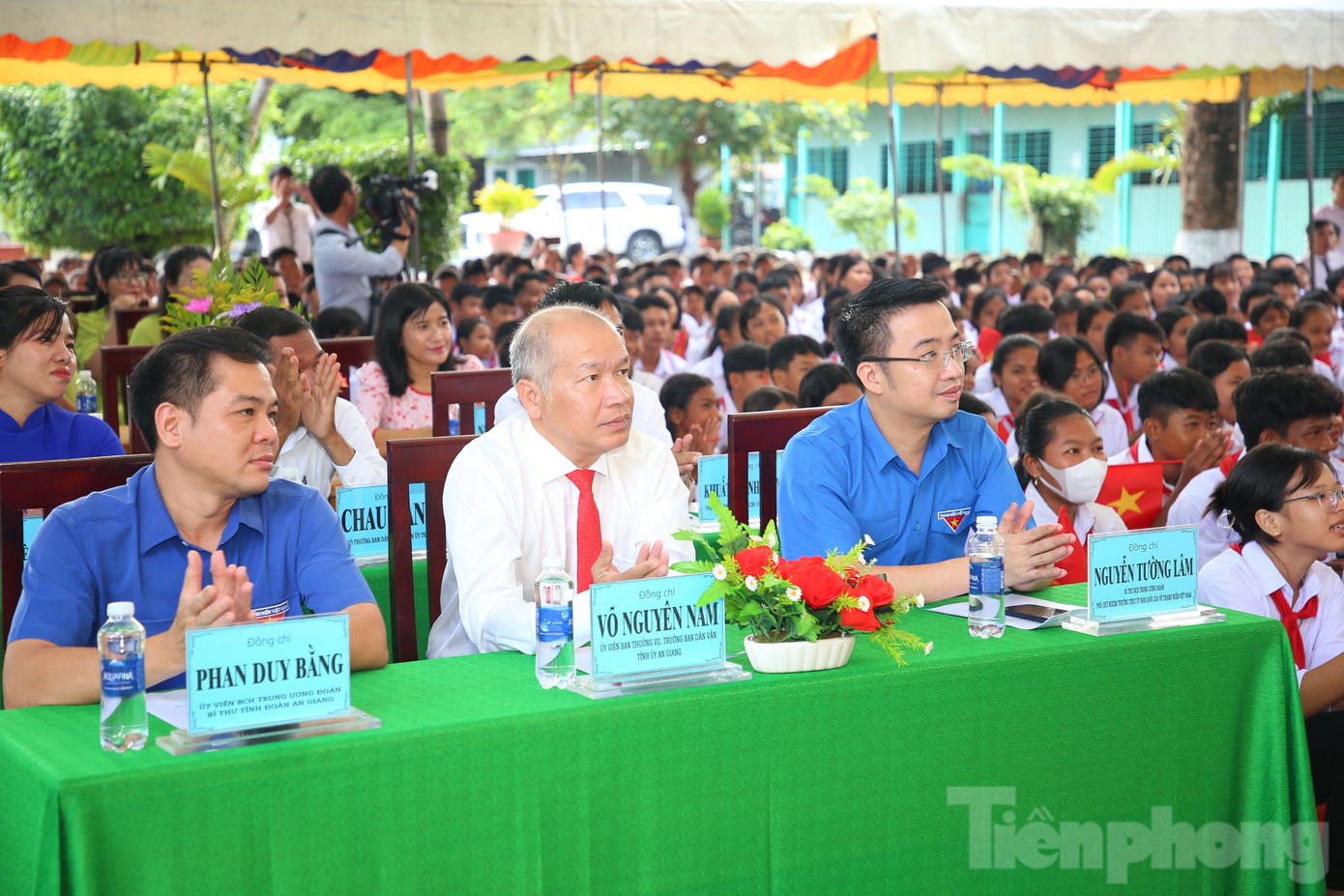 Anh Nguyễn Tường Lâm - Bí thư Ban chấp hành Trung ương Đoàn dự lễ khai giảng năm học mới tại huyện Tri Tôn, tỉnh An Giang.