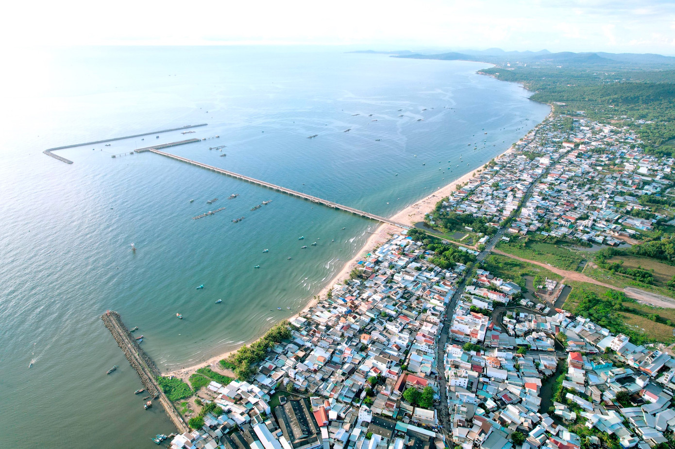 Dự án Cảng hành khách quốc tế Phú Quốc là dự án trọng điểm quan trọng của địa phương. Để dự án sớm đi vào hoạt động, Chủ tịch UBND tỉnh Kiên Giang - Lâm Minh Thành - giao ông Lê Quốc Anh - Phó Chủ tịch UBND tỉnh - trực tiếp chỉ đạo xử lý các vướng mắc của dự án, đẩy nhanh tiến độ, đảm bảo thi công đạt yêu cầu và thời gian đề ra.