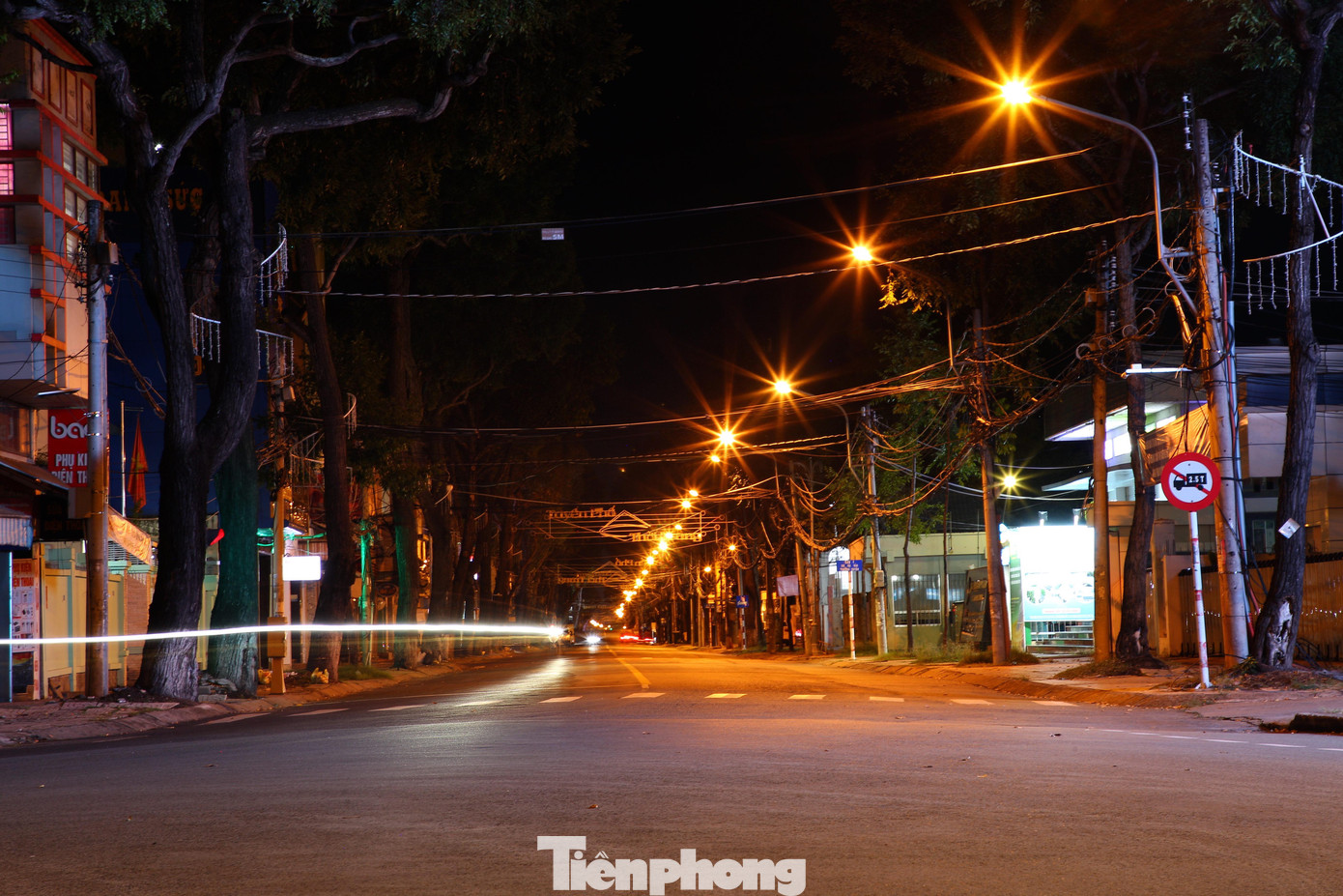 Từ 0h ngày 12/7, Cần Thơ đã quyết định thực hiện giãn cách xã hội theo Chỉ thị 16 đối với quận Ninh Kiều và Cái Răng, các quận, huyện khác áp dụng Chỉ thị 15. Do diễn biến phức tạp của dịch COVID-19, ngày 19/7, Cần Thơ cùng với 18 tỉnh, thành phía Nam đã chính thức thực hiện giãn cách xã hội theo Chỉ thị 16