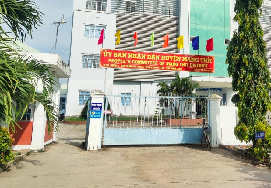 Trụ sở UBND huyện Mang Thít. Trụ sở UBND huyện Mang Thít.