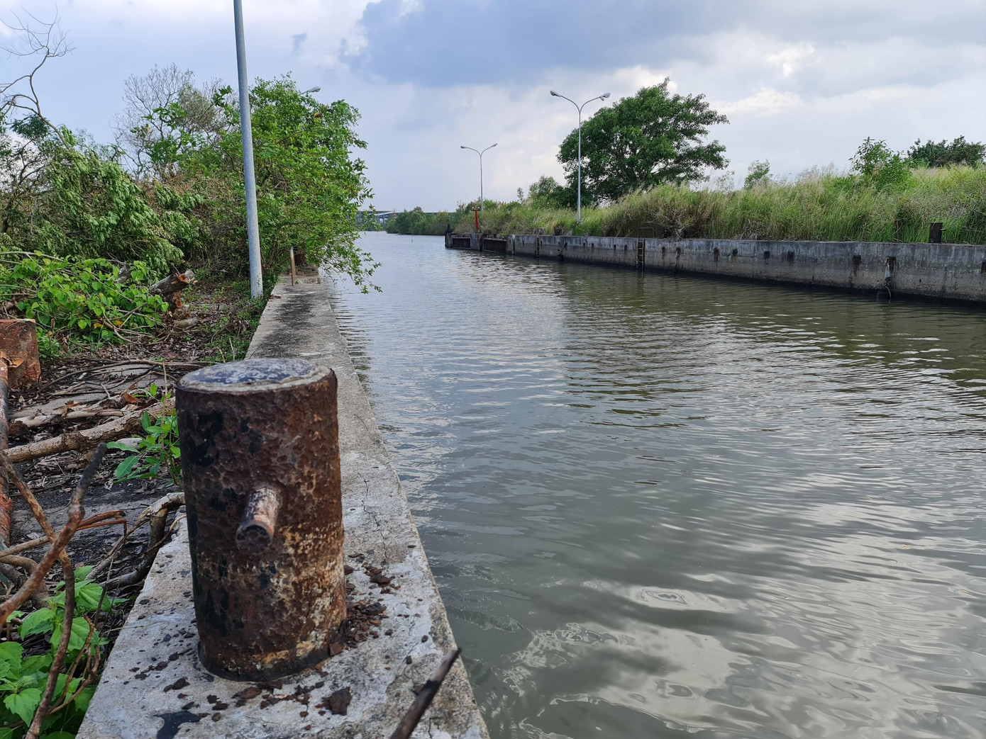 Từ năm 2006 đến năm 2014, công trình được Đoạn quản lý đường thủy nội địa số 14 (nay là Công ty cổ phần quản lý bảo trì đường thủy nội địa số 14) tiếp nhận nhưng chưa được cấp thẩm quyền bàn giao tài sản quản lý. Từ năm 2006 đến năm 2014, công trình được Đoạn quản lý đường thủy nội địa số 14 (nay là Công ty cổ phần quản lý bảo trì đường thủy nội địa số 14) tiếp nhận nhưng chưa được cấp thẩm quyền bàn giao tài sản quản lý.