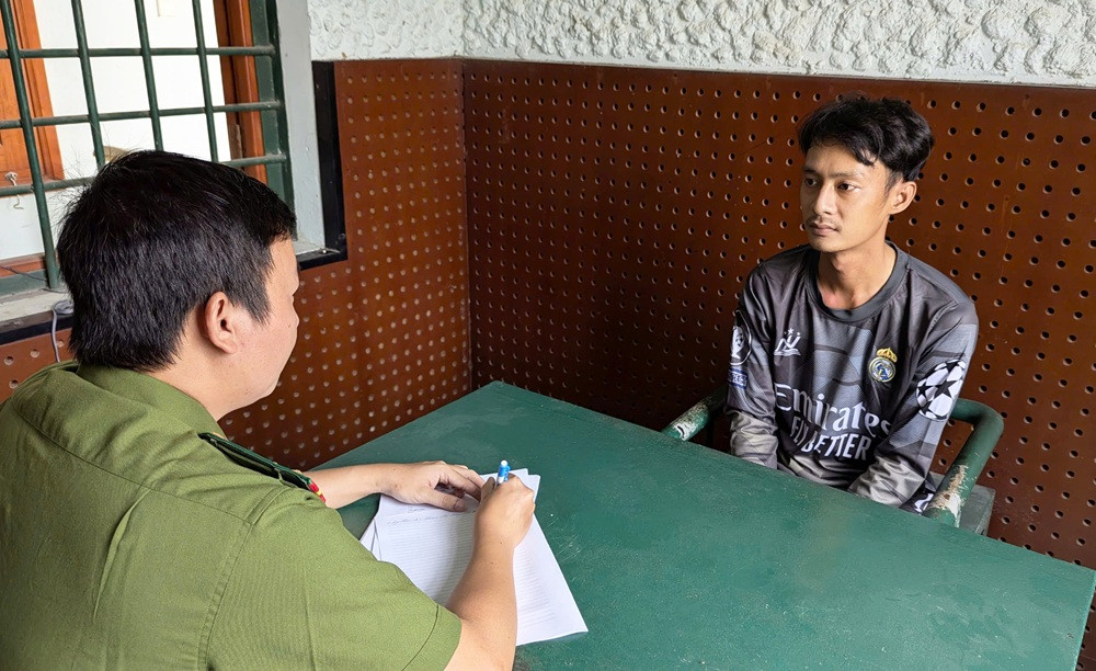 Tài xế Đoàn Đức Vinh tại cơ quan công an. Tài xế Đoàn Đức Vinh tại cơ quan công an.