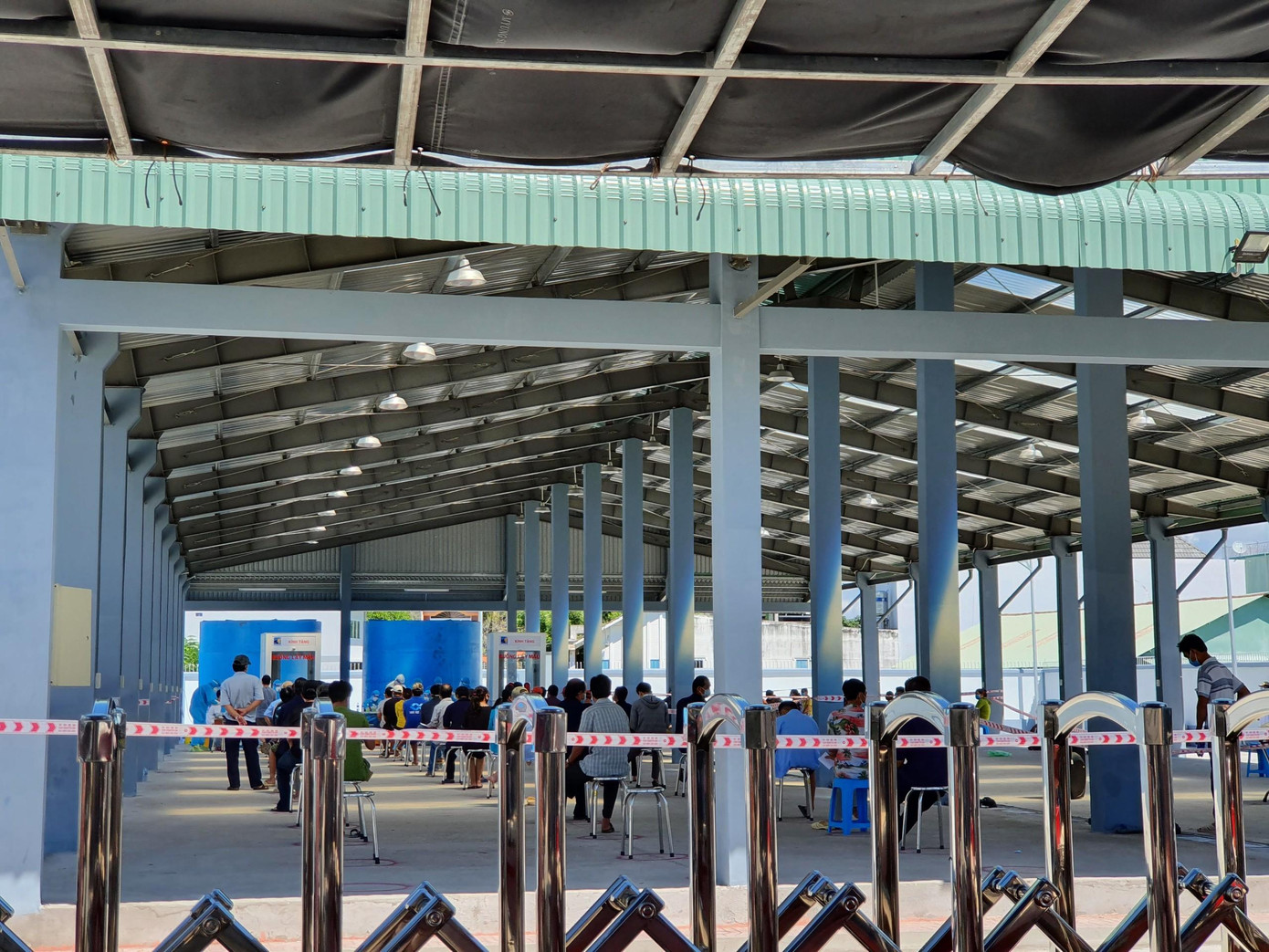 Trước đó, ngành y tế lấy mẫu xét nghiệm SARS-CoV-2 cho 400 người liên quan ổ dịch Cảng cá Mỹ Tho.