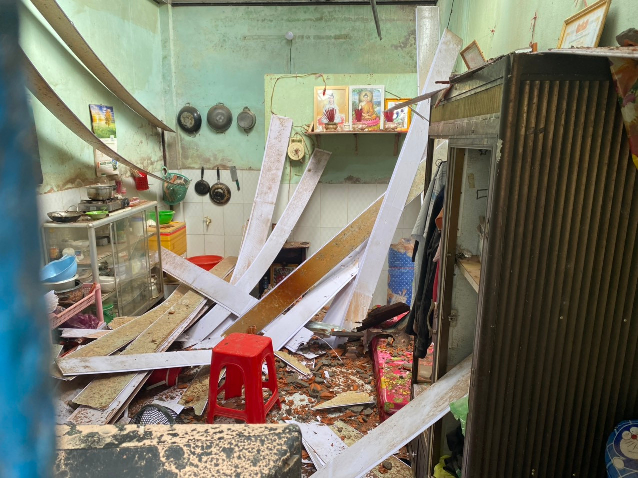 Dãy nhà trọ bị hư hỏng.