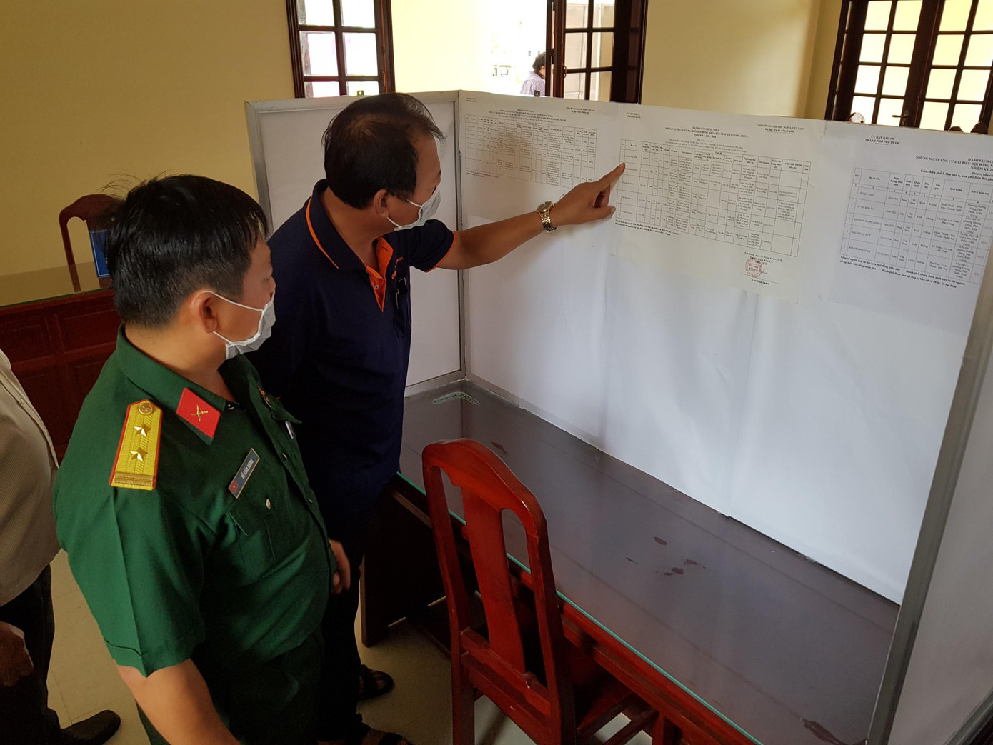 Đoàn cũng đến kiểm tra tổ bầu cử đặt tại Trung đoàn 152.