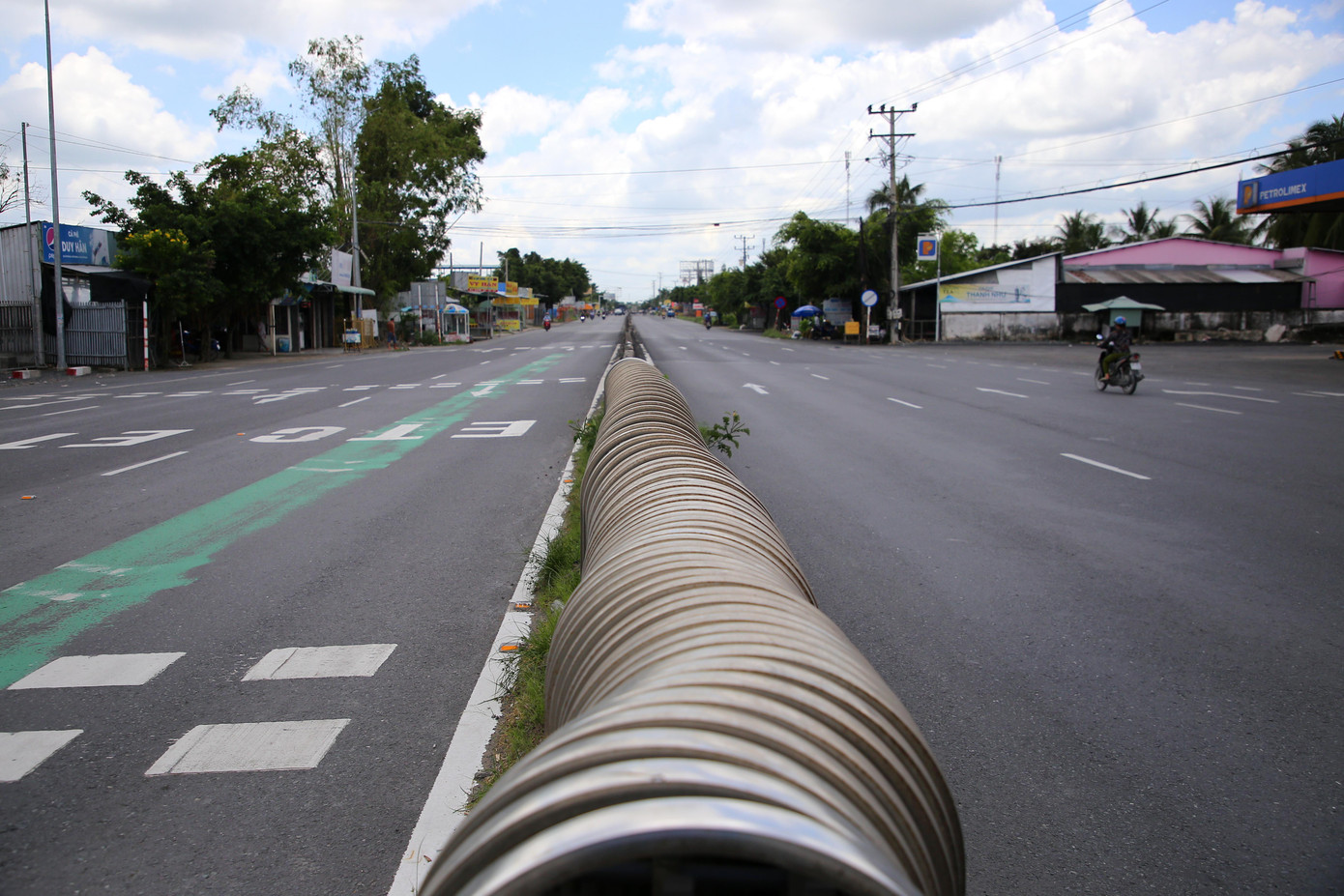 Tổng chi phí đầu tư dự án (có cập nhật kết luận của thanh tra, kiểm toán) là trên 1.380 tỷ đồng. Trong đó, tuyến tránh là hơn 680 tỷ đồng, phần tăng cường mặt đường QL1 là hơn 379 tỷ đồng, xây trạm thu phí trên 100 tỷ đồng và chi phí giải phóng mặt bằng hơn 219 tỷ đồng.