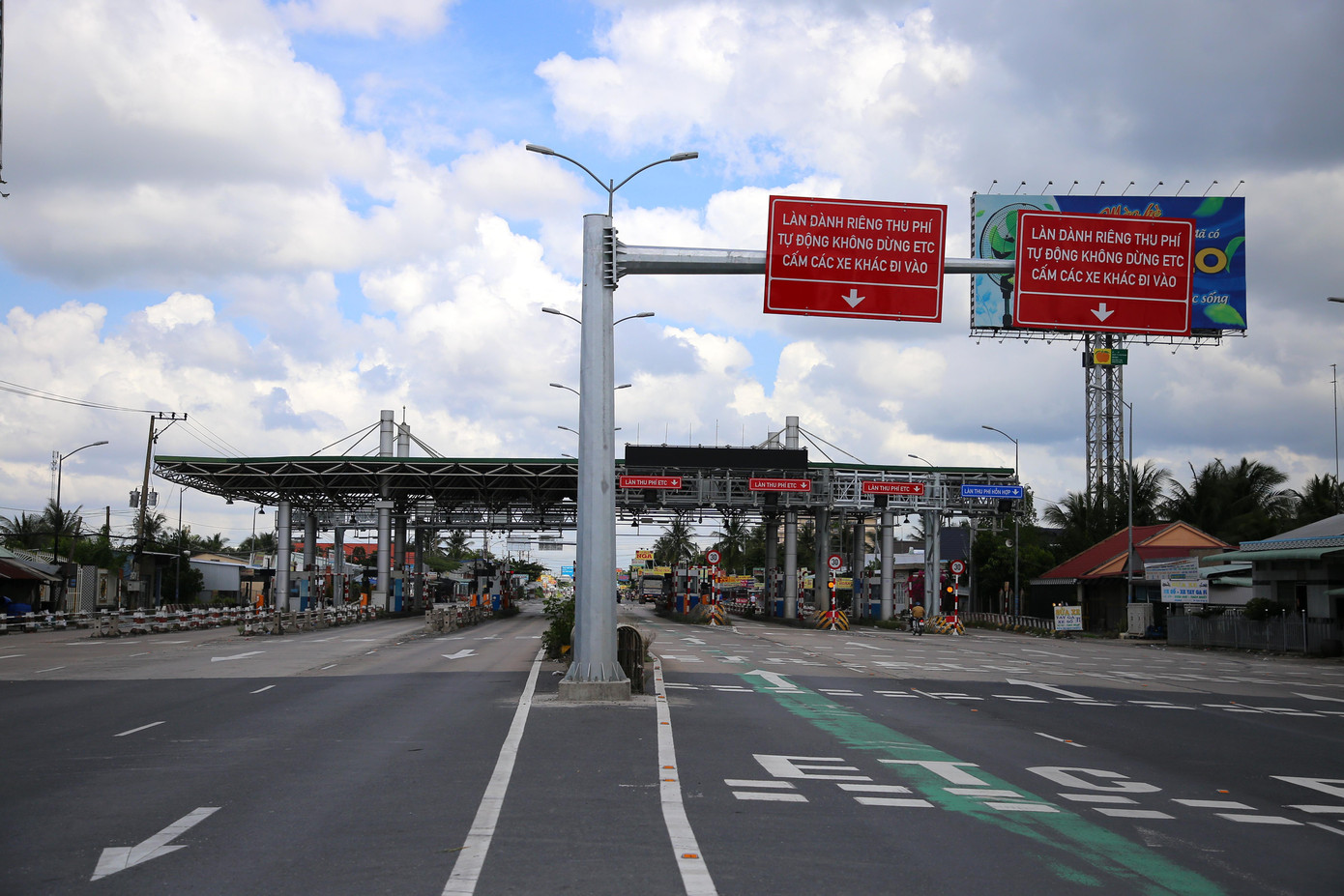 Dự án BOT Cai Lậy (đầu tư, xây dựng tuyến tránh thị xã Cai Lậy và tăng cường mặt đường QL1, đoạn từ km 1987+560 đến km 2014+000) do liên danh Công ty CP Tư vấn đầu tư xây dựng Bắc Ái và Công ty CP Đầu tư thương mại và xây dựng giao thông 1 làm chủ đầu tư. Công ty TNHH Đầu tư QL1 Tiền Giang là đơn vị quản lý, khai thác.