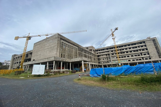 Người dân mong muốn dự án Bệnh viện Ung bướu Cần Thơ sớm thi công trở lại và đưa công trình vào sử dụng. Ảnh: Nhật Huy. Người dân mong muốn dự án Bệnh viện Ung bướu Cần Thơ sớm thi công trở lại và đưa công trình vào sử dụng. Ảnh: Nhật Huy.