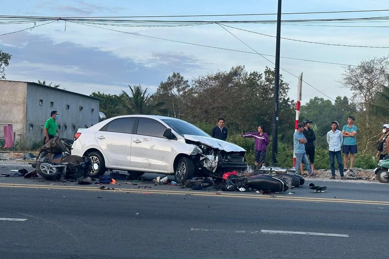 Hiện trường vụ tai nạn khiến 2 người tử vong. Hiện trường vụ tai nạn khiến 2 người tử vong.
