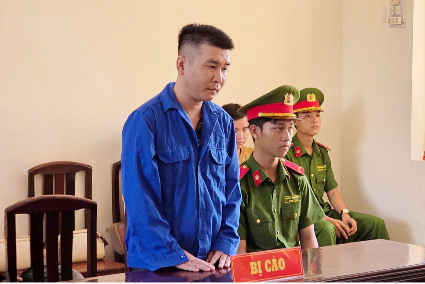 Hà Văn Nhãn tại tòa. Ảnh: Văn Vũ.