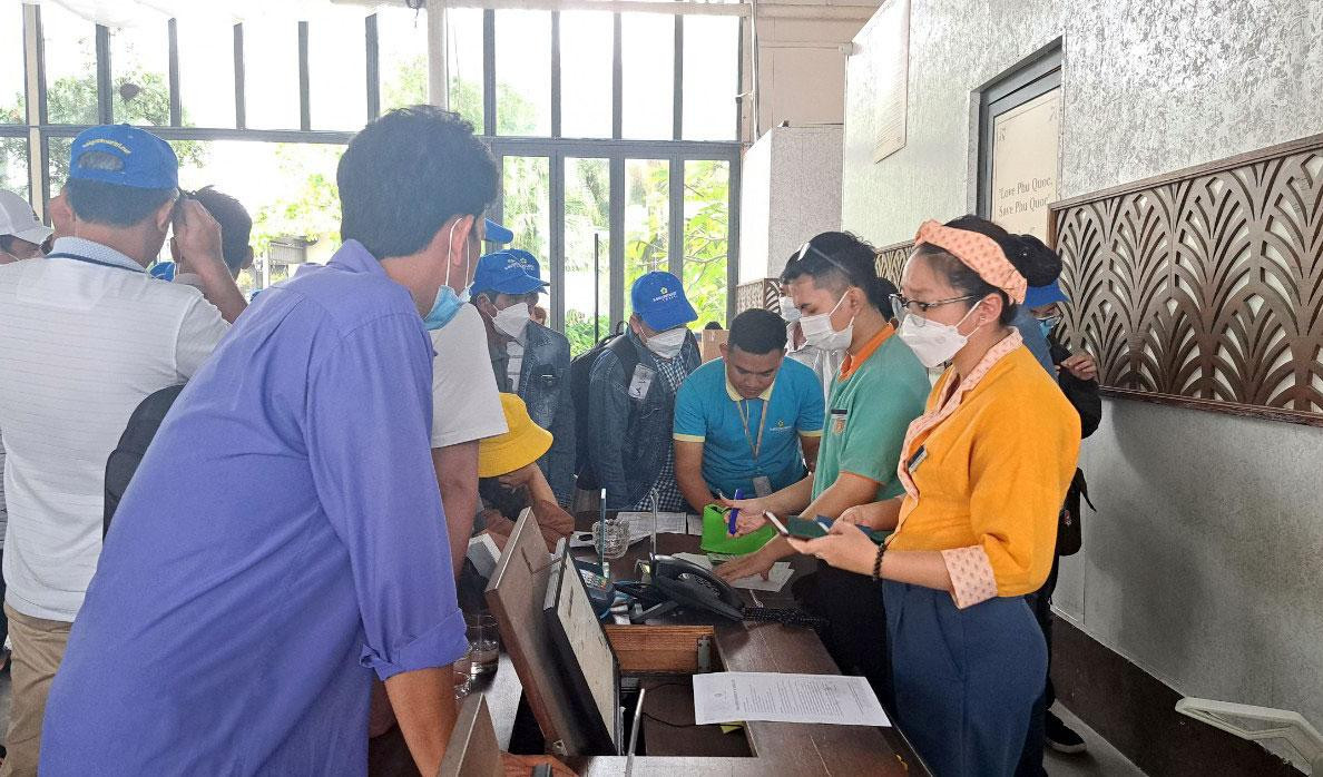 Du khách đến Kiên Giang dịp lễ năm nay hầu hết đi theo nhóm gia đình.