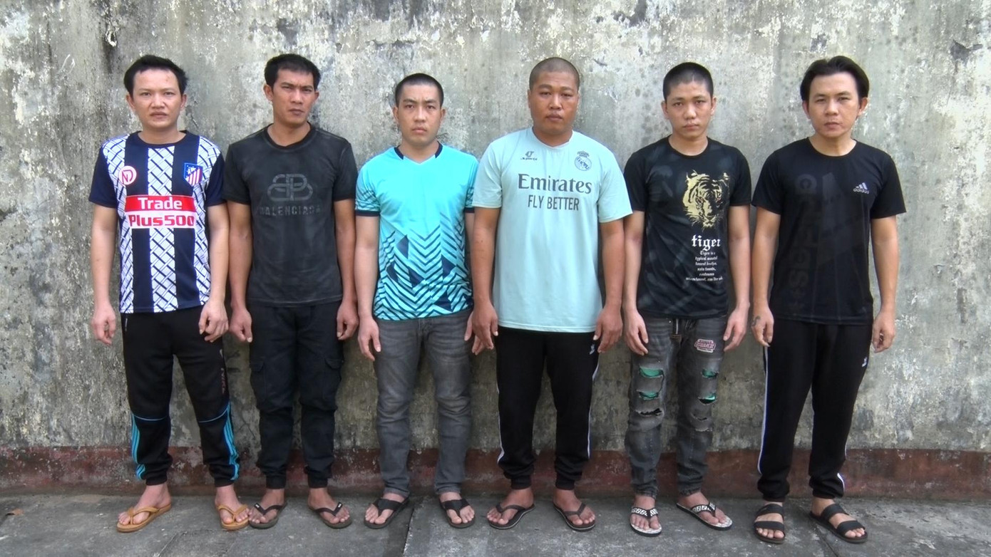 Các đối tượng tại cơ quan công an. Các đối tượng tại cơ quan công an.