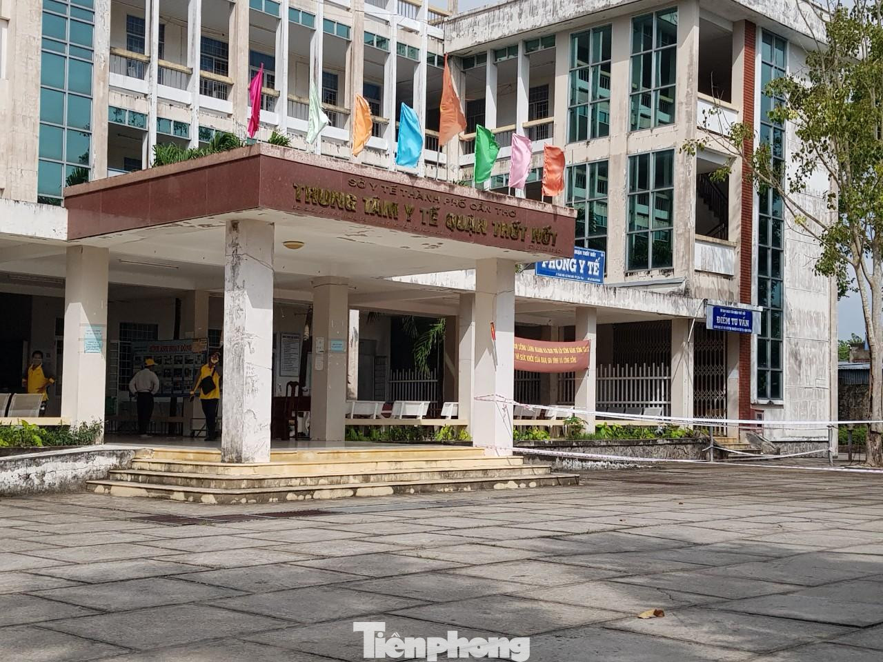 Trung tâm y tế quận Thốt Nốt, nơi tiêm vắc xin cho người dưới 18 tuổi. Trung tâm y tế quận Thốt Nốt, nơi tiêm vắc xin cho người dưới 18 tuổi.