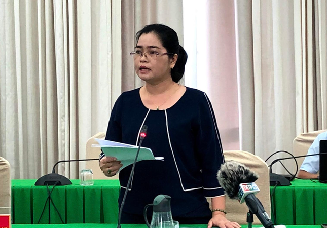 Bà Trần Hồng Thắm - Nguyên Giám đốc Sở GD&ĐT TP Cần Thơ. Bà Trần Hồng Thắm - Nguyên Giám đốc Sở GD&ĐT TP Cần Thơ.