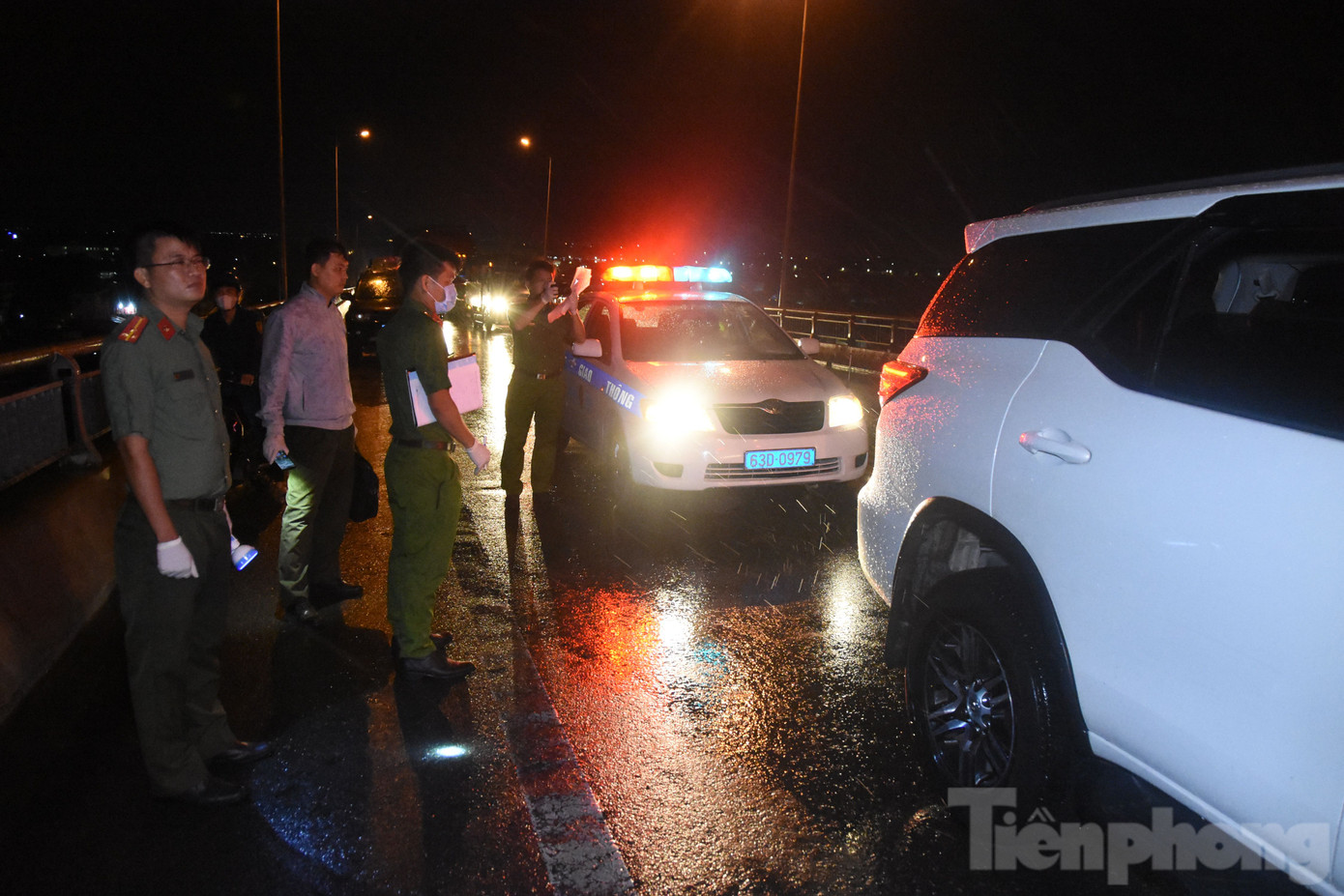 Hiện trường cầu Rạch Miễu, nơi Công an tỉnh Tiền Giang vây bắt các đối tượng.