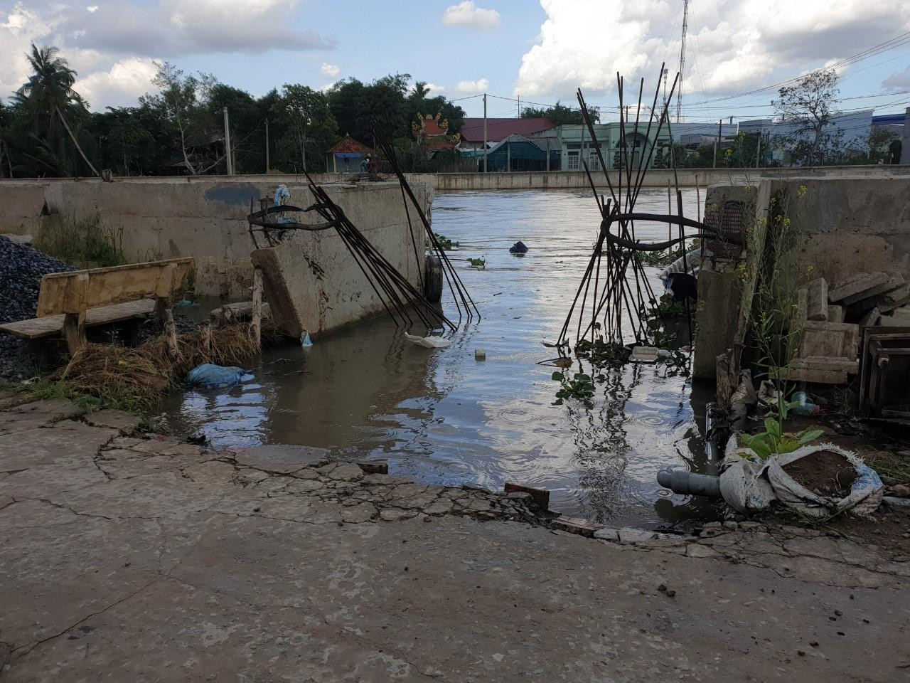 Dự án do Chi cục Thủy lợi thuộc Sở NN&PTNT TP. Cần Thơ làm chủ đầu tư, với kinh phí hơn 315 tỷ đồng. Dự án do Chi cục Thủy lợi thuộc Sở NN&PTNT TP. Cần Thơ làm chủ đầu tư, với kinh phí hơn 315 tỷ đồng.