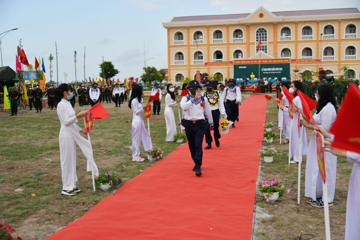 Mỗi thanh niên nhập ngũ đều bày tỏ quyết tâm phấn đấu rèn luyện, hoàn thành tốt nhiệm vụ. Ảnh: Phương Vũ.