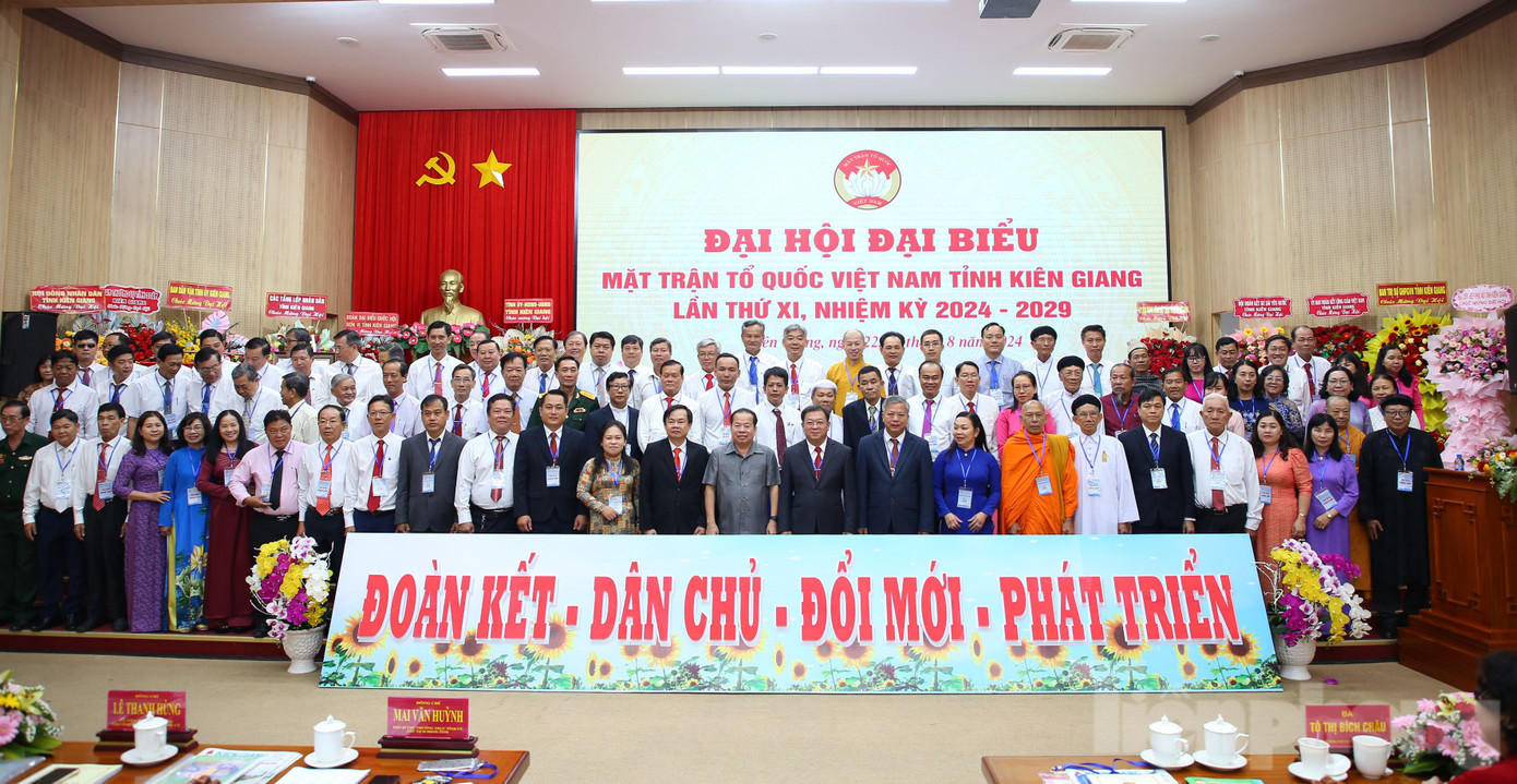 Các thành viên Ủy ban MTTQ Việt Nam tỉnh Kiên Giang khóa XI, nhiệm kỳ 2024 - 2029, ra mắt đại hội. Ảnh: Nhật Huy. Các thành viên Ủy ban MTTQ Việt Nam tỉnh Kiên Giang khóa XI, nhiệm kỳ 2024 - 2029, ra mắt đại hội. Ảnh: Nhật Huy.