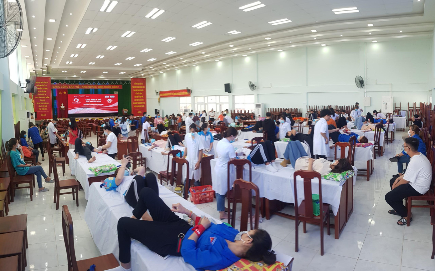 Quang cảnh buổi hiến máu tại Trường Đại học Kiên Giang. Quang cảnh buổi hiến máu tại Trường Đại học Kiên Giang.