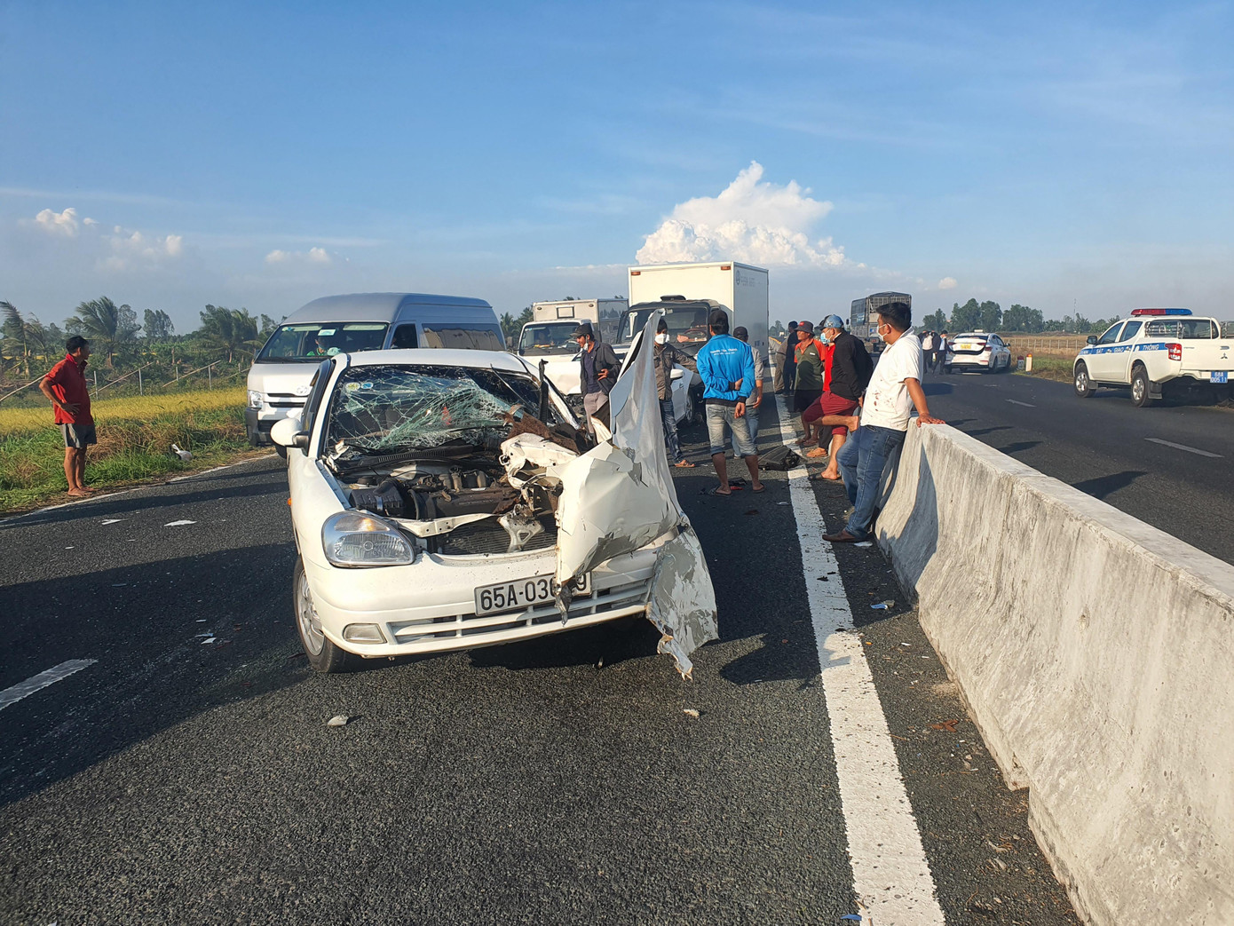 Hiện trường vụ tại nạn trên cao tốc Lộ Tẻ - Rạch Sỏi.