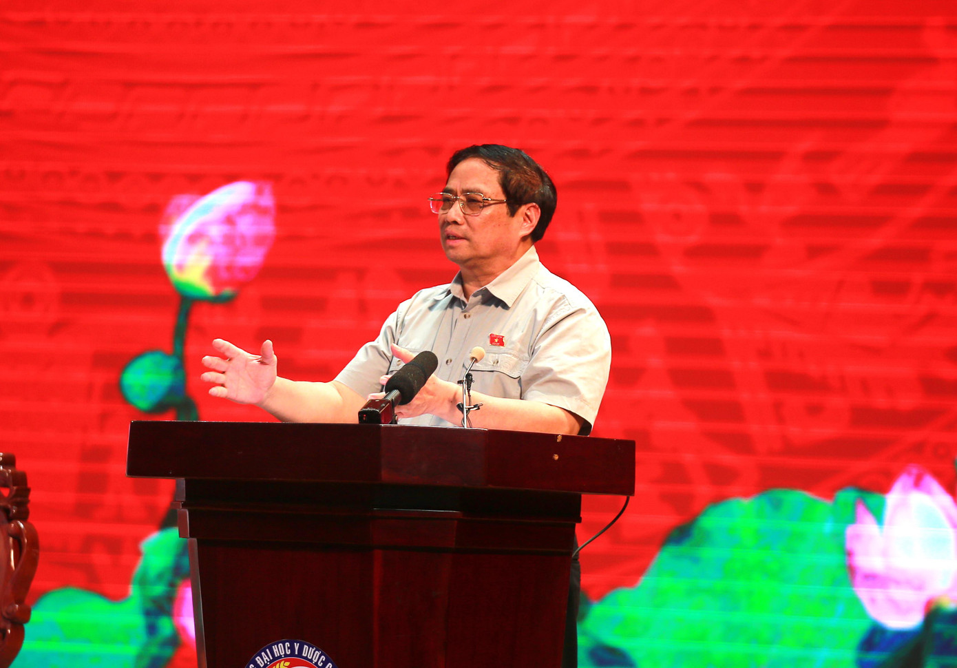 Thủ tướng Phạm Minh Chính phát biểu tại buổi tiếp xúc cử tri. Ảnh: Nhật Huy.