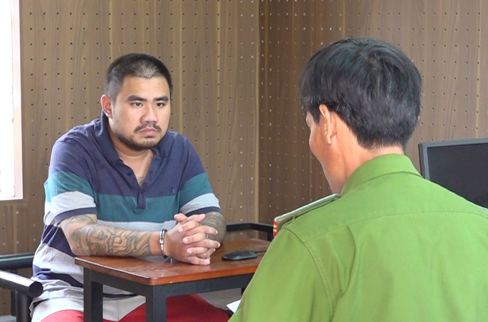 Huỳnh Nhựt Minh tại cơ quan công an. Ảnh: Tiến Tầm.