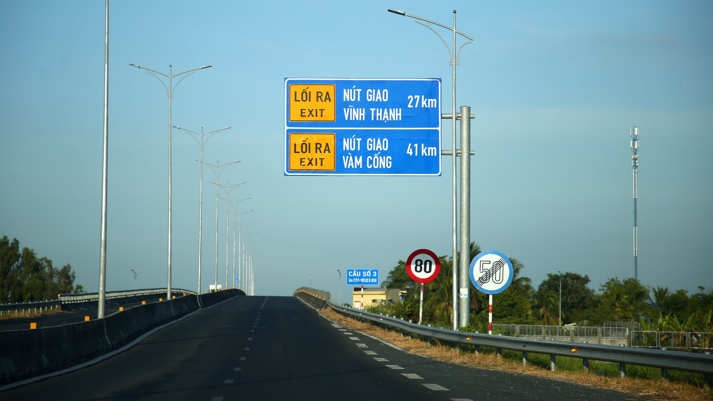 Dự án đầu tư nâng cấp mặt đường tuyến Lộ Tẻ - Rạch Sỏi sẽ bù vênh, thảm bê tông tăng cường mặt đường; mở rộng các đoạn dừng xe khẩn cấp hiện có, bổ sung mới các đoạn dừng xe khẩn cấp, hoàn thiện hệ thống biển báo...