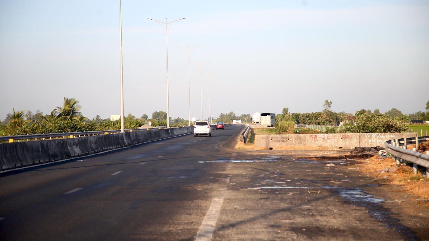 Tuyến Lộ Tẻ - Rạch Sỏi được khởi công giữa tháng 1/2016, khánh thành đưa vào sử dụng hồi giữa tháng 1/2021. Tuyến đường chỉ cho ô tô lưu thông, cấm mô tô, xe gắn máy.