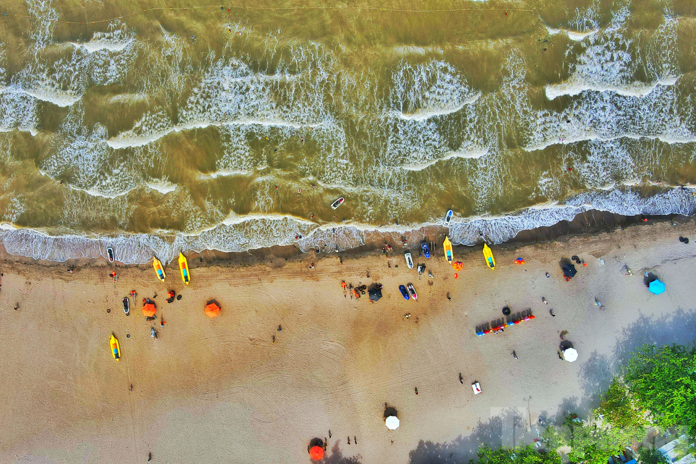 Tầm nhìn đến năm 2050, Kiên Giang trở thành trung tâm kinh tế biển mạnh của quốc gia; là cửa ngõ, đầu mối giao thông, giao thương, giao lưu quốc tế quan trọng; Phú Quốc là trung tâm du lịch, dịch vụ tổng hợp, du lịch sinh thái biển - đảo đặc sắc, với nhiều giá trị khác biệt, đẳng cấp quốc tế. Bản sắc văn hóa dân tộc và giá trị di sản, lịch sử của tỉnh được bảo tồn và thể hiện rõ nét. Ảnh: Phương Vũ.