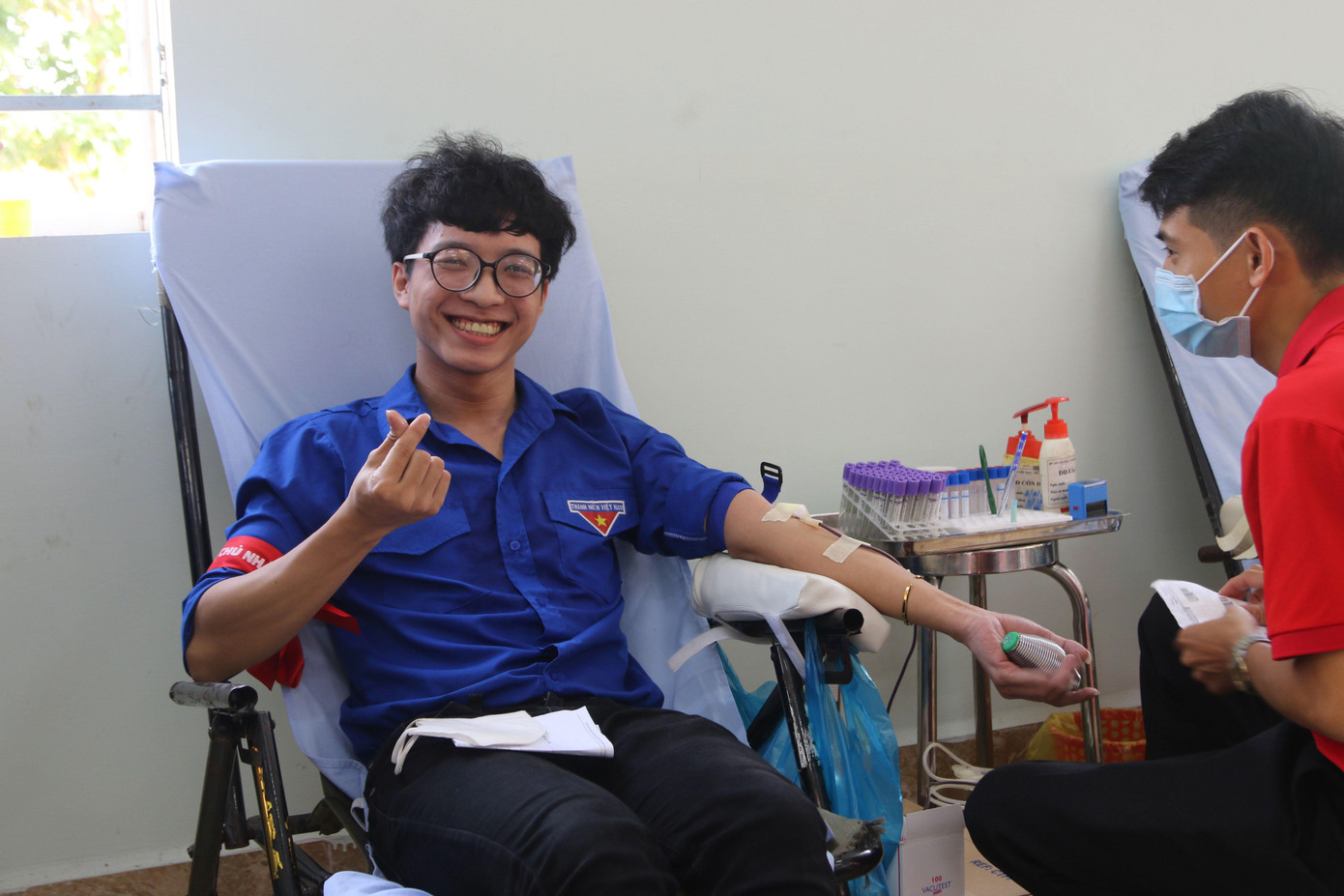 Em Phạm Vi Khanh với 6 lần cho máu. Em Phạm Vi Khanh với 6 lần cho máu.