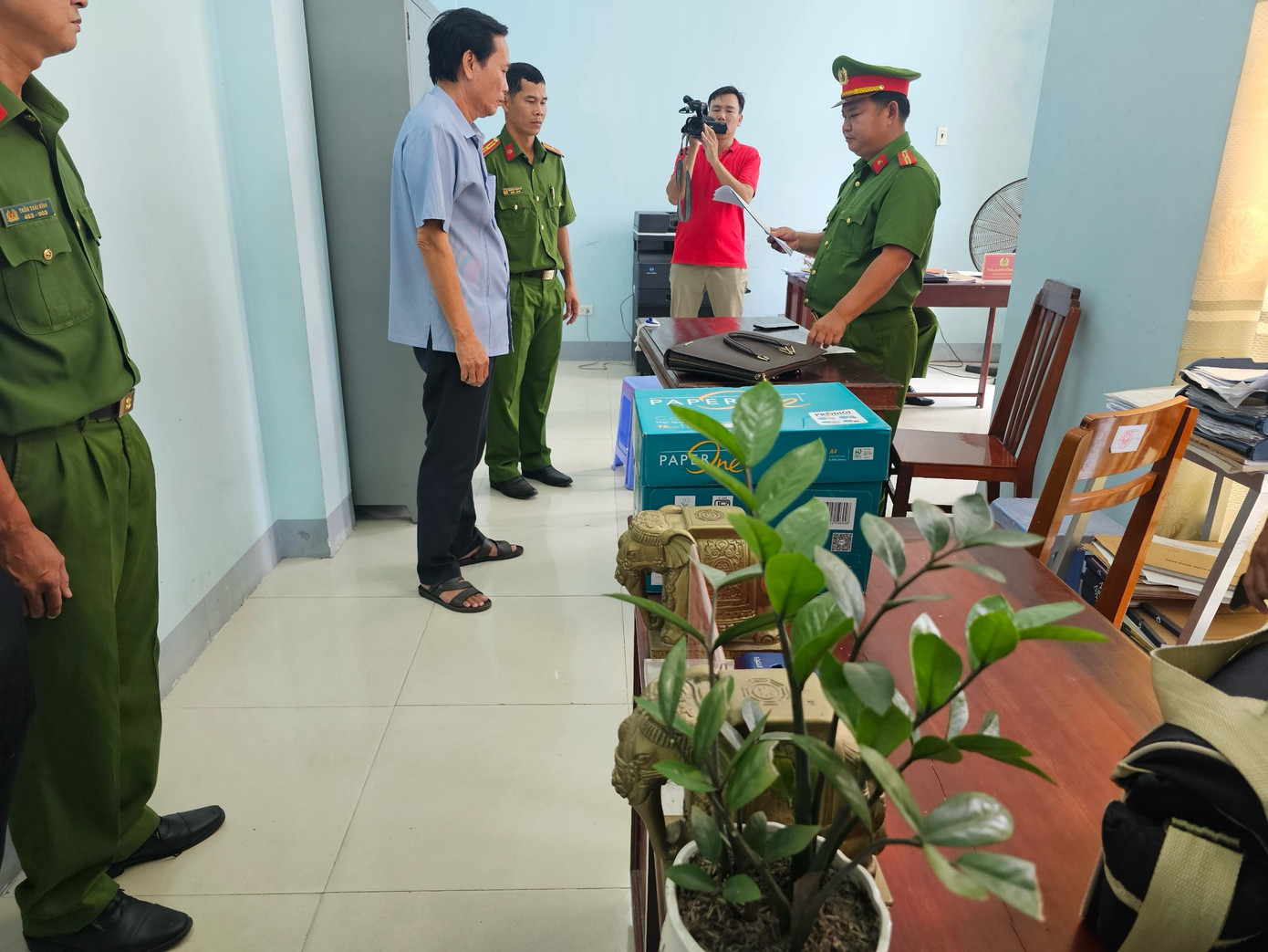 Vụ giám đốc trung tâm quỹ đất ở An Giang tự tử: Bắt thêm một Phó chủ tịch UBND TP Long Xuyên ảnh 1