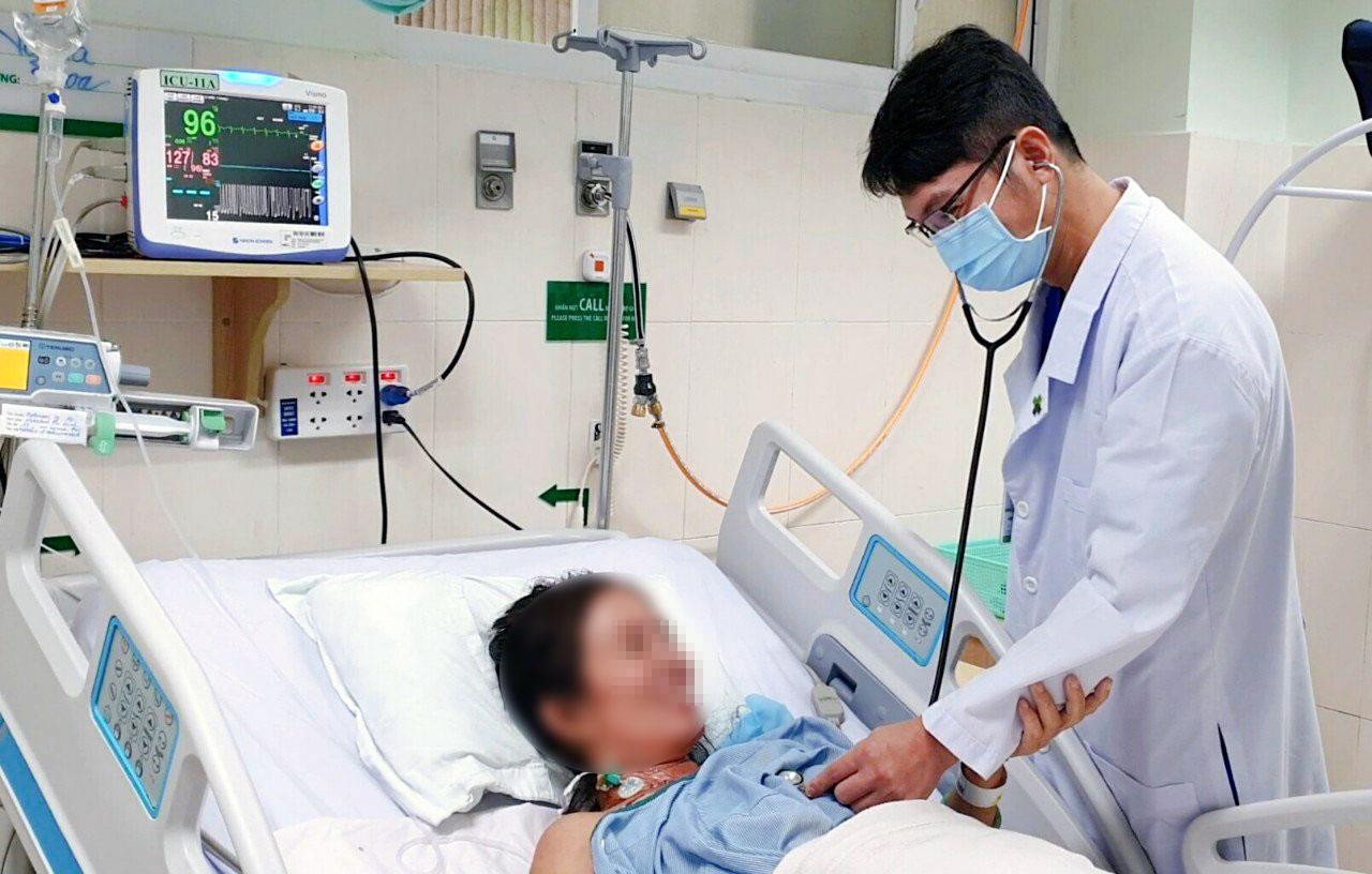 Bà T. nhập viện cấp cứu vì uống thuốc dân gian phòng ngừa COVID-19.