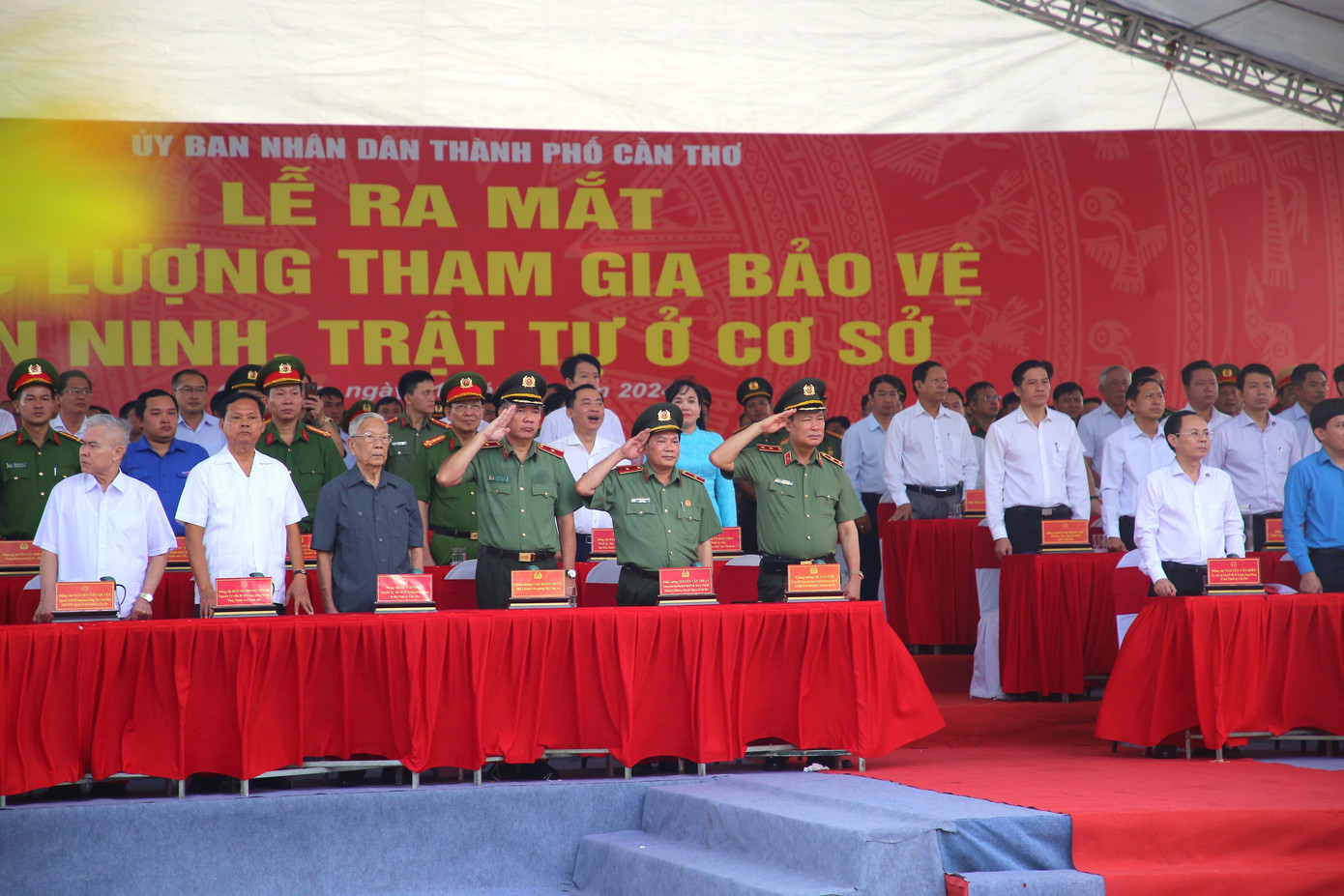 Tham dự buổi lễ có Trung tướng Lê Tấn Tới, Chủ nhiệm ủy ban Quốc phòng và An ninh của Quốc hội; ông Nguyễn Xuân Hùng, Phó Chủ tịch Tổng Liên đoàn Lao động Việt Nam và lãnh đạo TP. Cần Thơ.