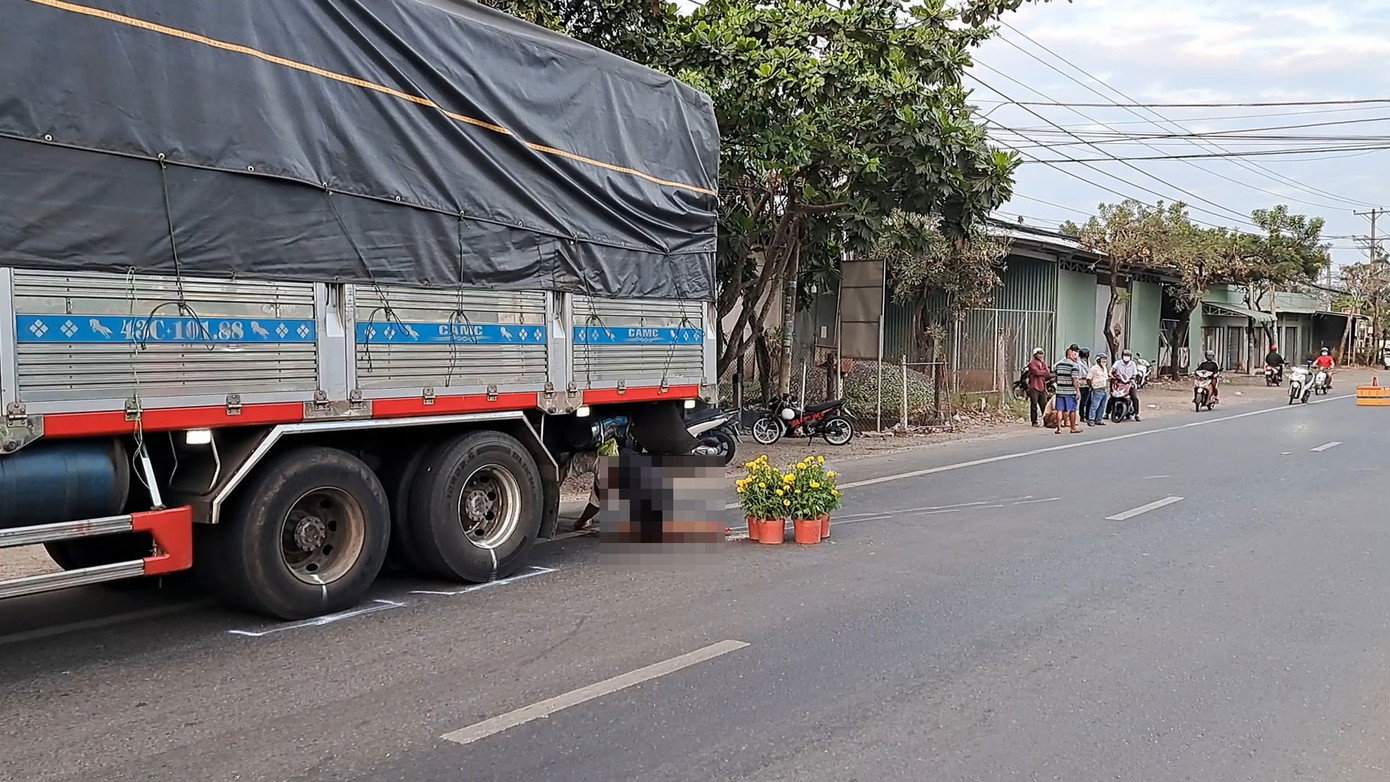 Hiện trường vụ tai nạn khiến 1 người tử vong. Ảnh: Thảo Vy.