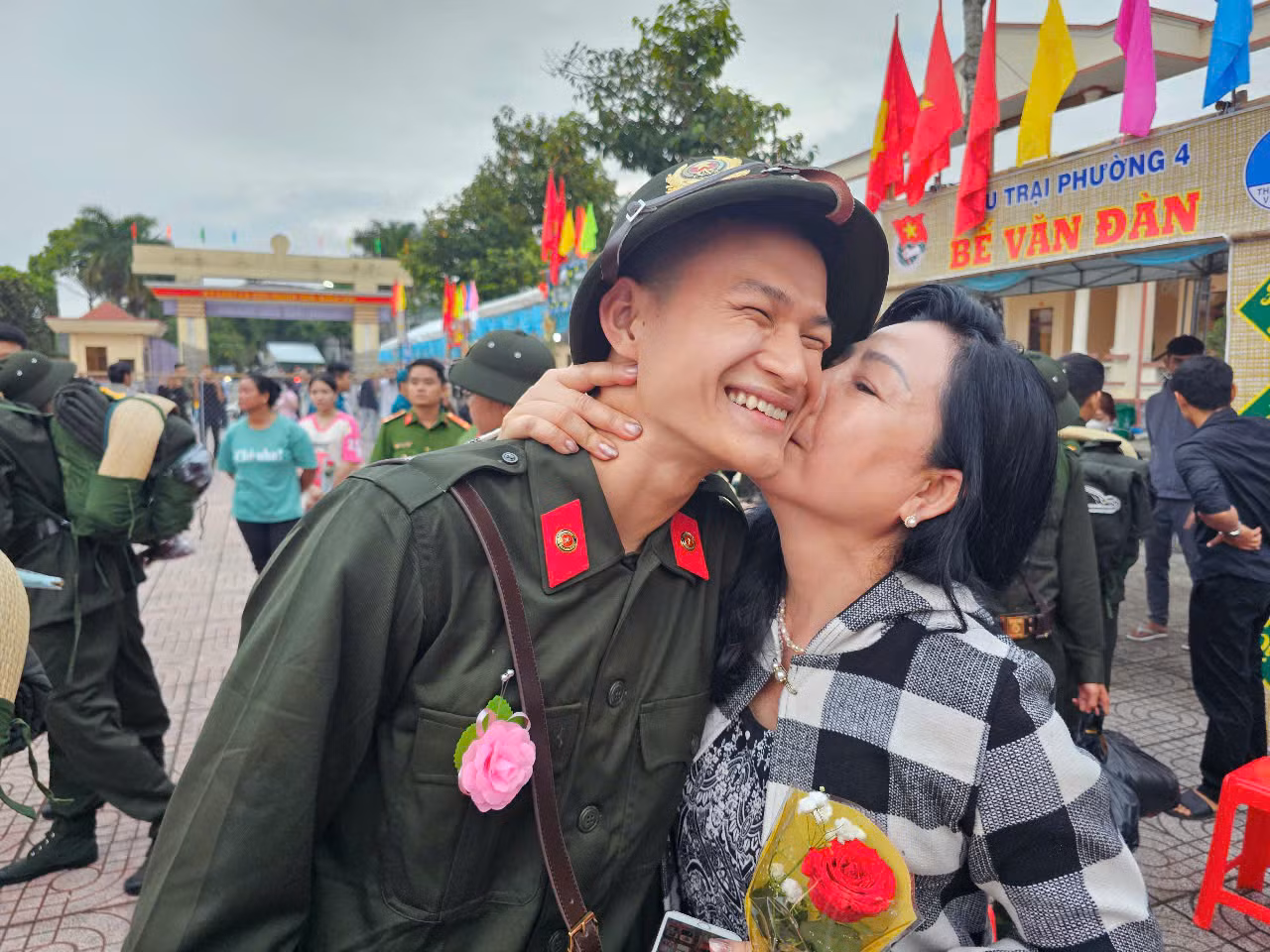 Cảm xúc trong trong buổi giao nhận quân tại Sóc Trăng.