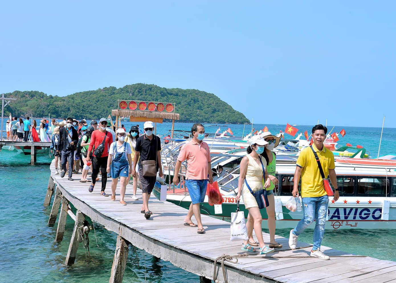 Ngành du lịch đã mở cửa hoàn toàn, không chỉ thị trường nội địa và cả thị trường quốc tế. Ngành du lịch đã mở cửa hoàn toàn, không chỉ thị trường nội địa và cả thị trường quốc tế.