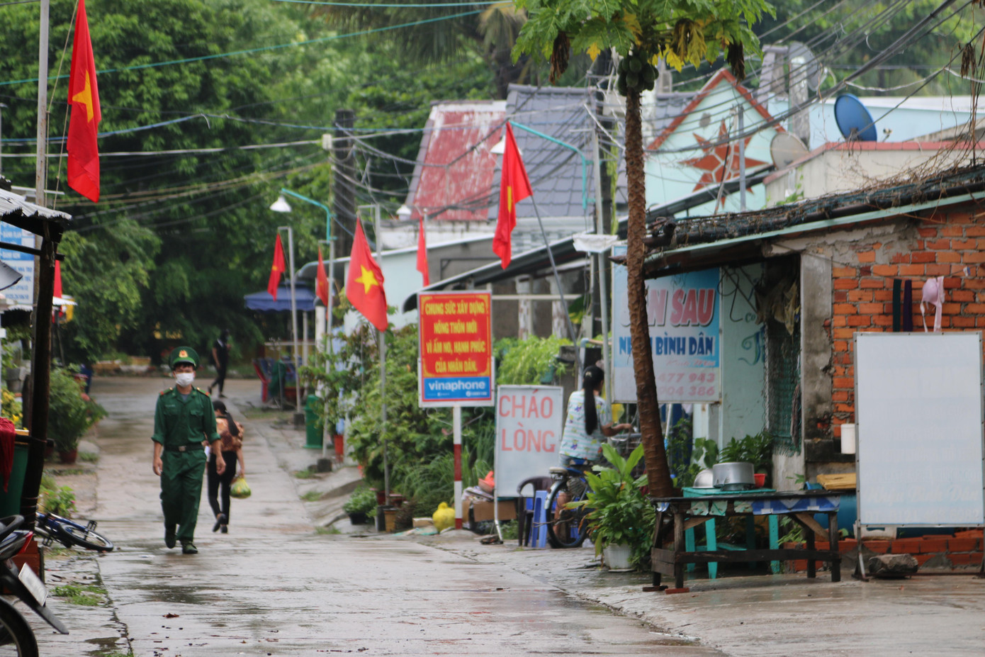 Các tuyến đường đảo Thổ Châu treo cờ Tổ quốc chào mừng bầu cử.
