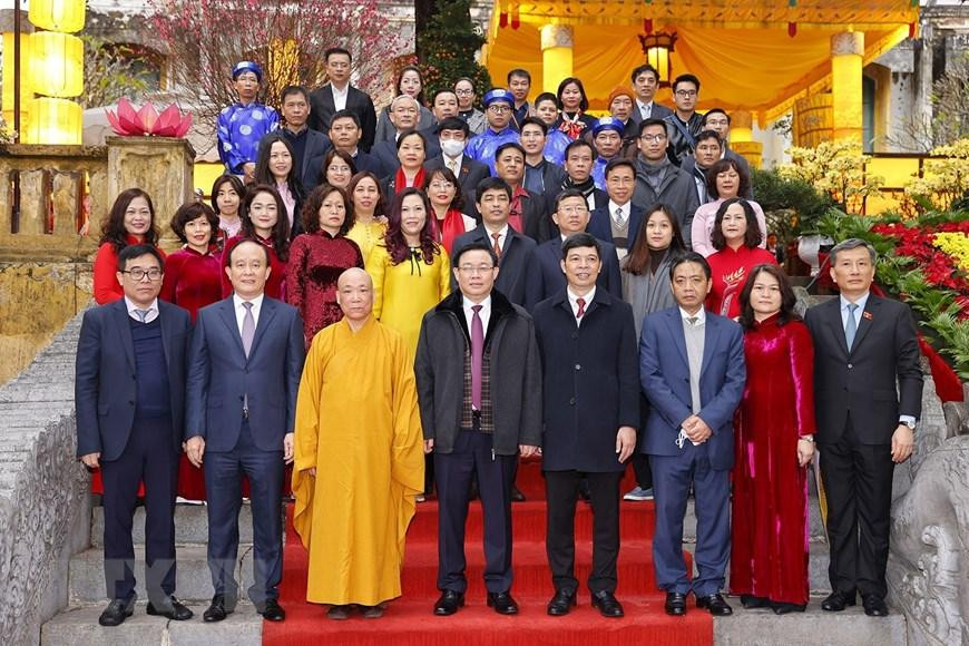 Chủ tịch Quốc hội Vương Đình Huệ với các đại biểu chụp ảnh lưu niệm tại Hoàng thành Thăng Long. (Ảnh: Doãn Tấn/TTXVN) Chủ tịch Quốc hội Vương Đình Huệ với các đại biểu chụp ảnh lưu niệm tại Hoàng thành Thăng Long. (Ảnh: Doãn Tấn/TTXVN)