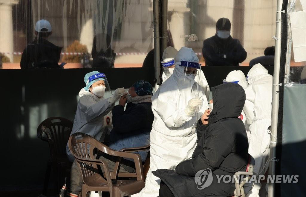 Một địa điểm xét nghiệm COVID-19 ở Seoul ngày 6/2. Ảnh: Yonhap