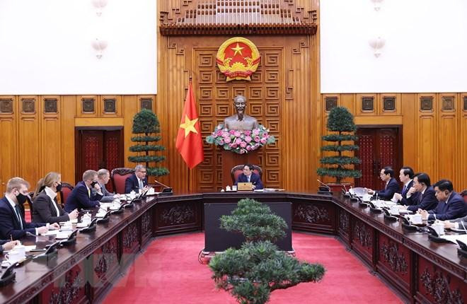 Thủ tướng Phạm Minh Chính tiếp ông Alok Sharma, Bộ trưởng, Chủ tịch Hội nghị Liên hợp quốc về Biến đổi khí hậu lần thứ 26.(Ảnh: Dương Giang/TTXVN)