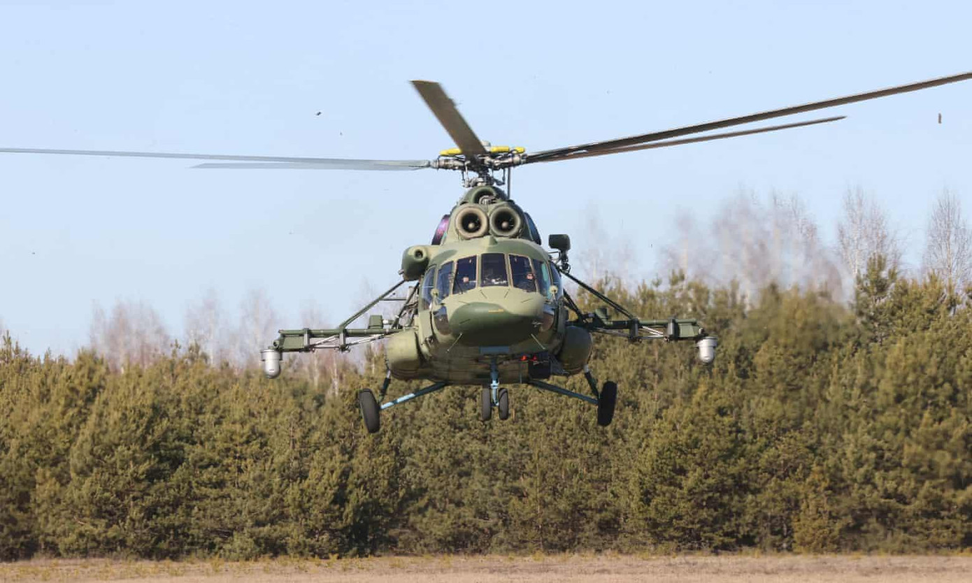 Phái đoàn Ukraine đến địa điểm đàm phán. Ảnh: Reuters